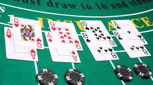 Antarmuka aplikasi hokijp menampilkan slot, sportsbook, dan kasino langsung