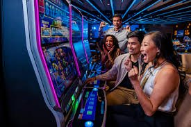 Antarmuka multi-bet hokijp menampilkan pilihan taruhan slot dan kasino langsung